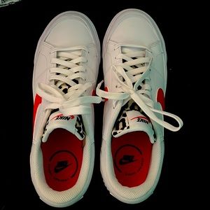 Nike Court Legacy Lift Women's Shoes
9, White Orange